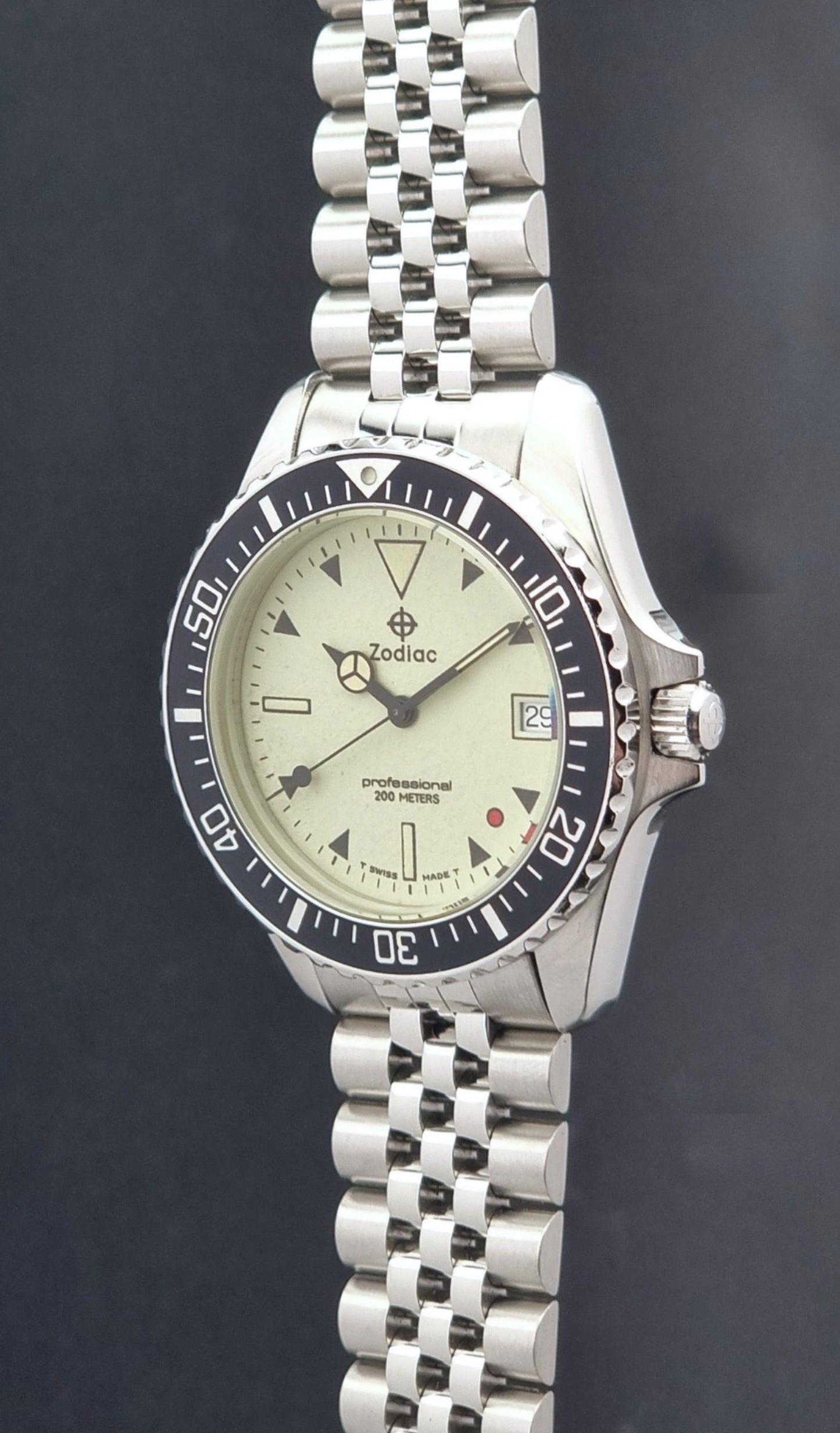 Vintage Zodiac Wristwatch 113.21.07 Quartz Red Dot Night Diver with a detailed face on a dark background crown profile view