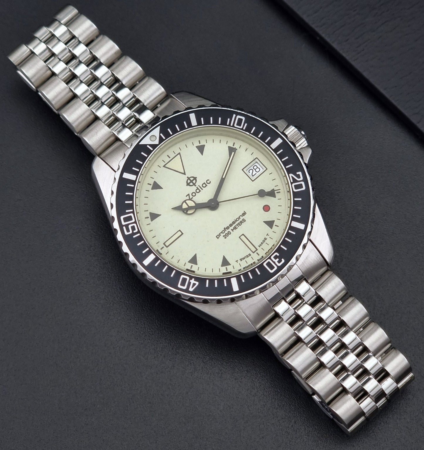 Vintage Zodiac Wristwatch 113.21.07 Quartz Red Dot Night Diver with a detailed face on a dark background dial