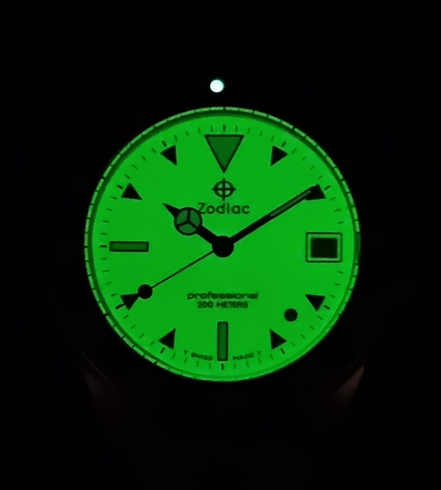 Vintage Zodiac Wristwatch 113.21.07 Quartz Red Dot Night Diver with a detailed face on a dark background lummedial view