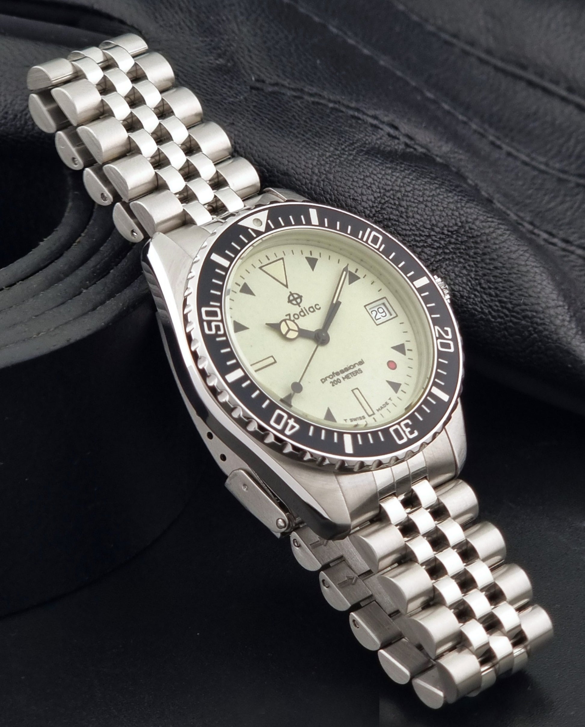 Vintage Zodiac Wristwatch 113.21.07 Quartz Red Dot Night Diver with a detailed face on a dark background side view