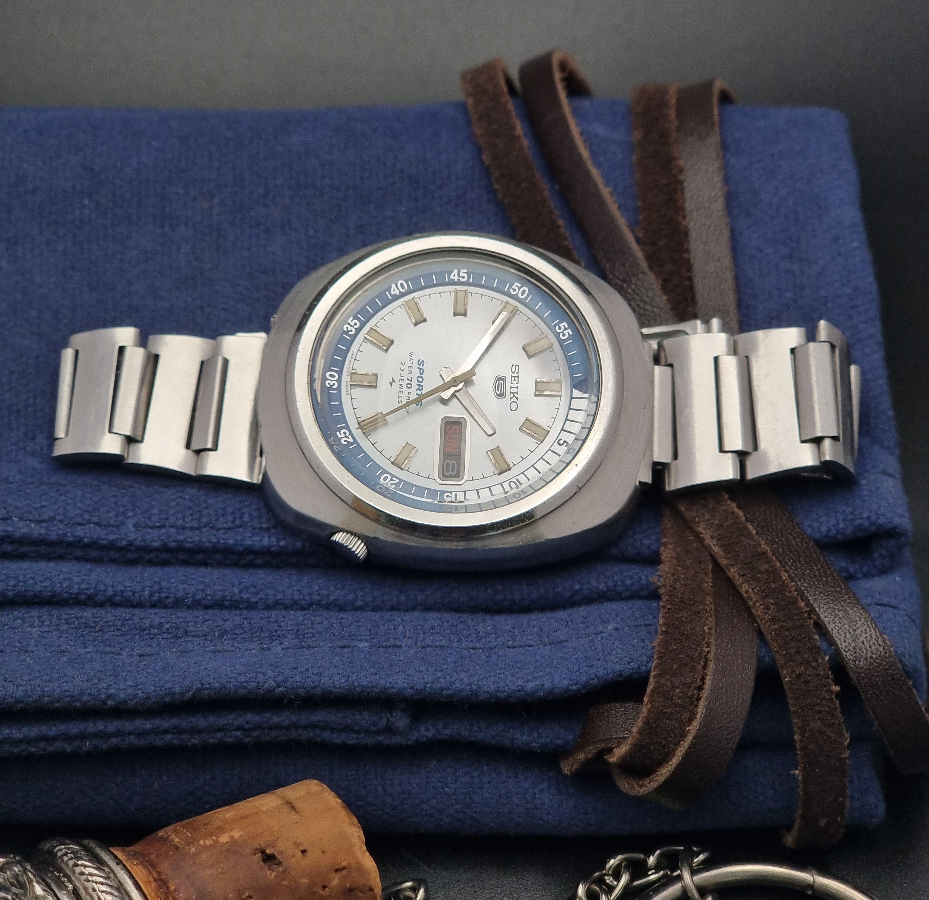 Seiko 5 light hot sale blue dial