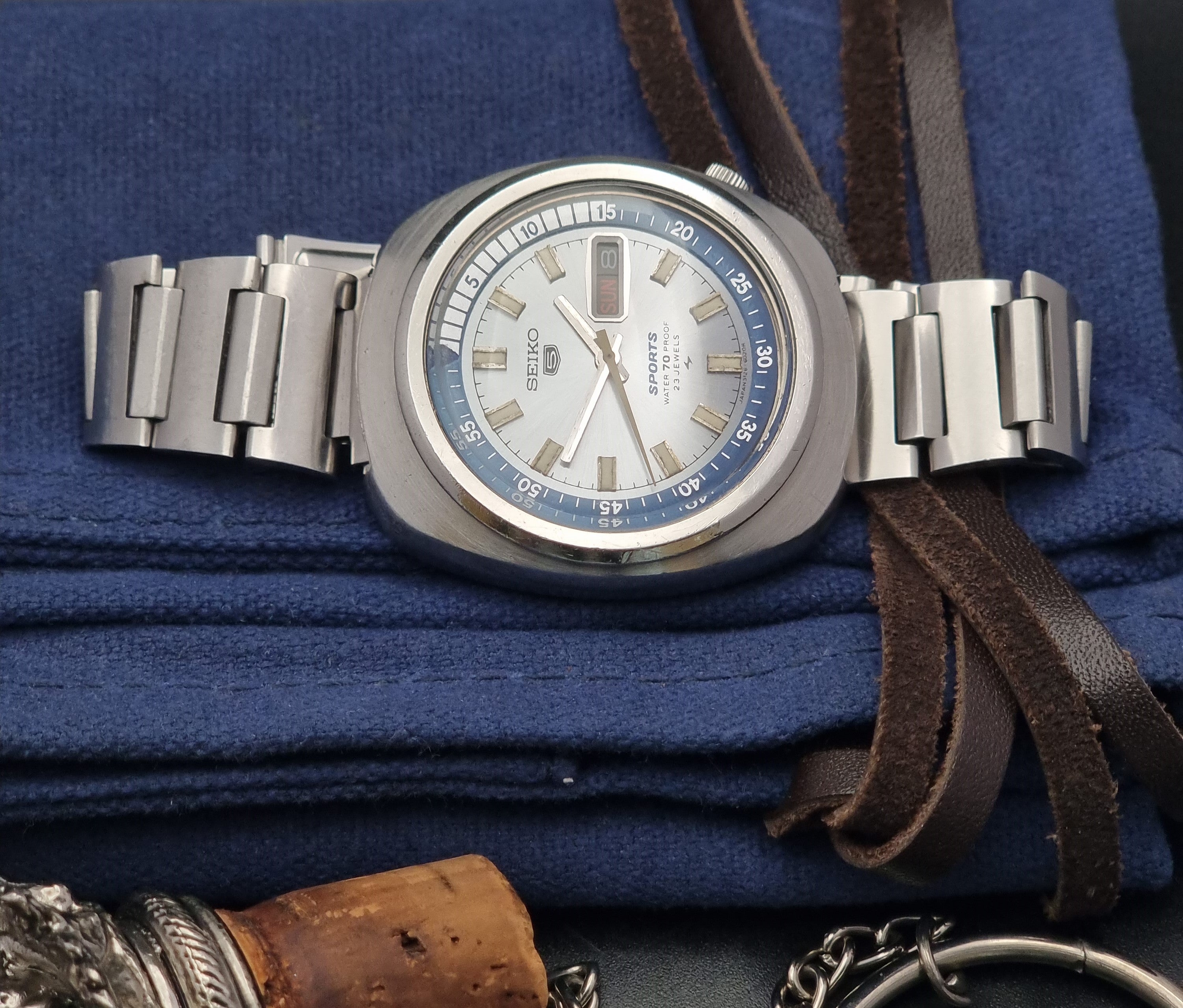 Seiko silver hotsell dial watch