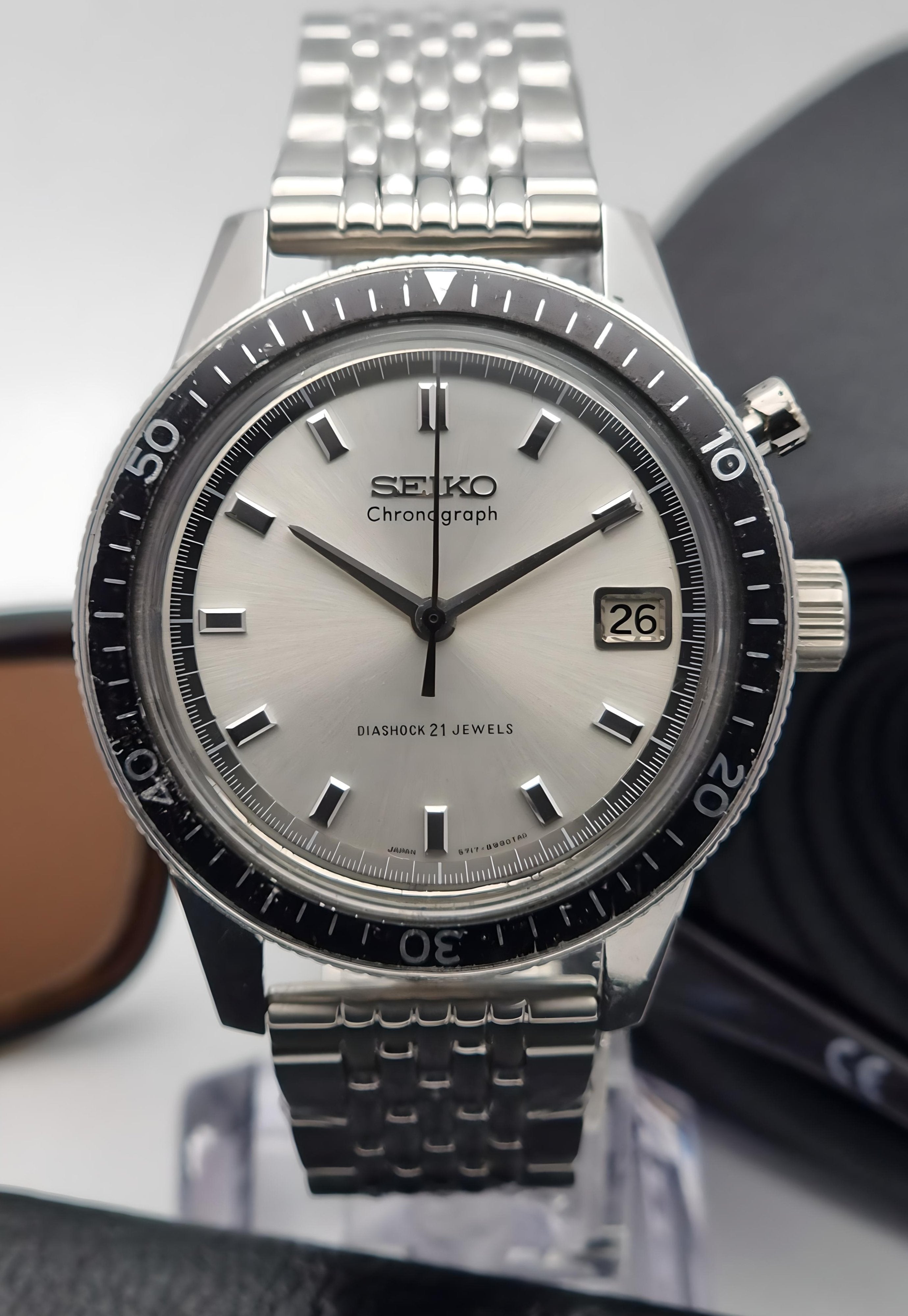 Seiko 5717 one button on sale chrono